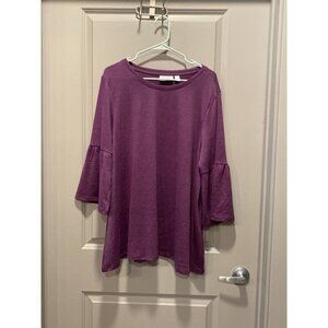 Never worn, super soft. 3/4 bell sleeves, a-line body. Super flattering on any s